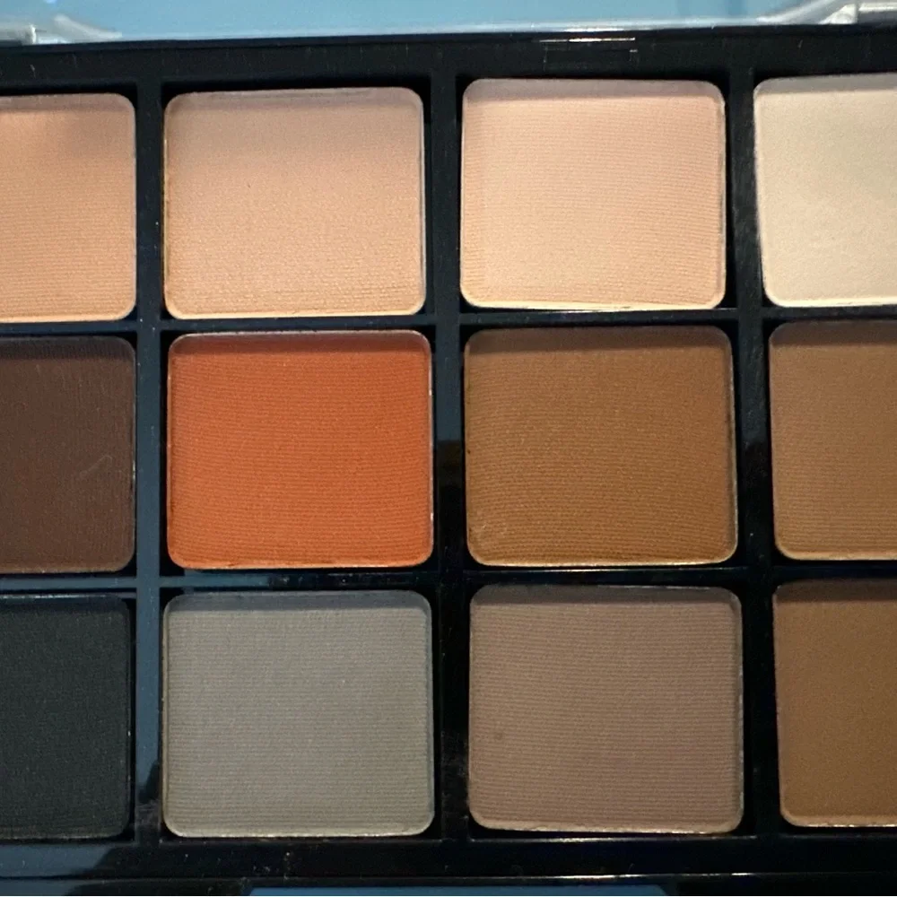 Viseart Professional Paris 12-Pan Eyeshadow Pallette in Original Neutral Nudes